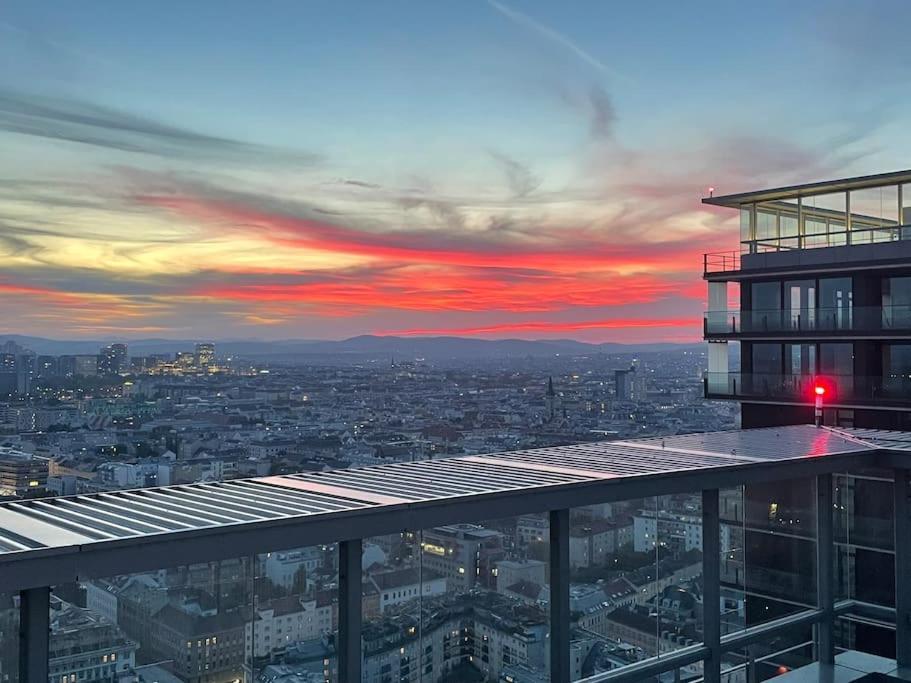 The High-rise With Pool * Vienne