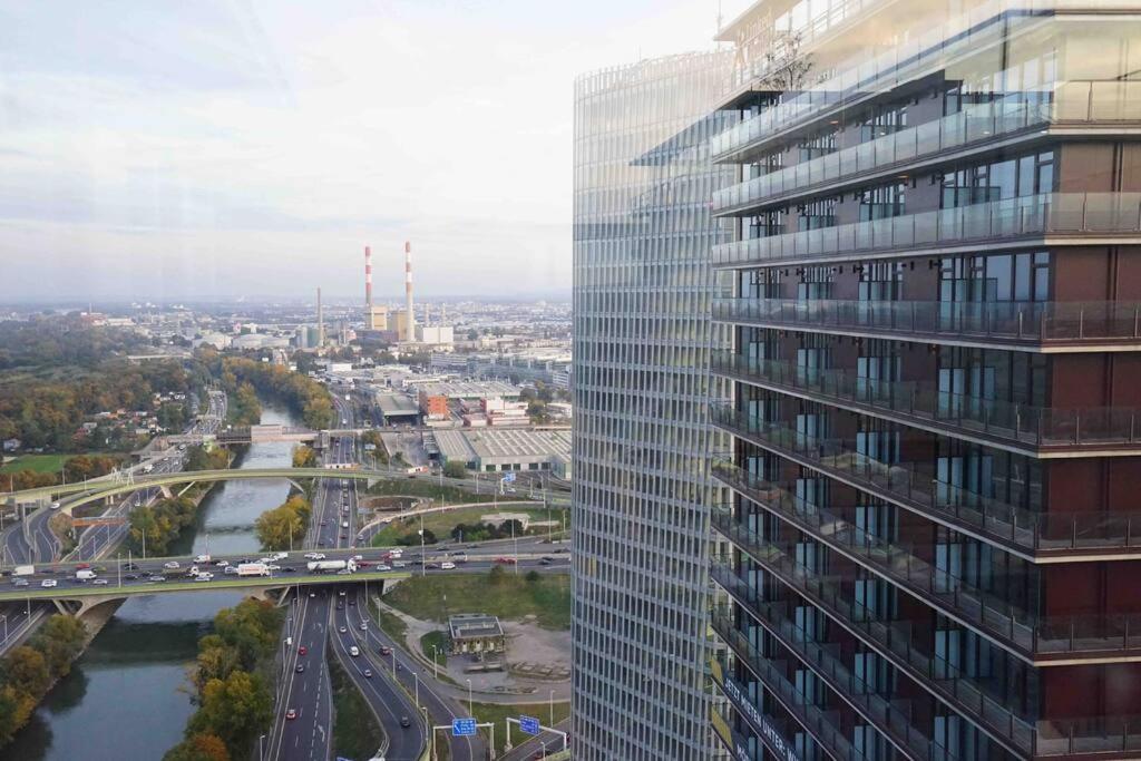 The High-rise With Pool Appartement