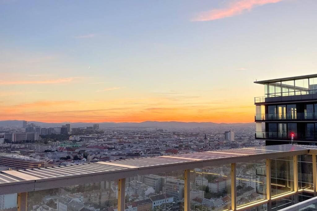 The High-rise With Pool Appartement Vienne