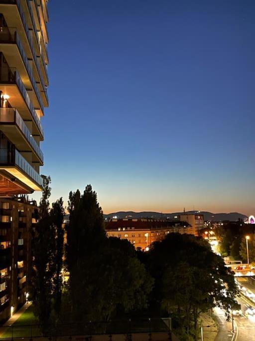 The High-rise With Pool Apartamento